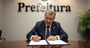 O livro como credencial: como palestrantes-autores podem ser contratados pelo poder público sem licitação